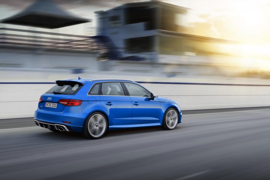  Audi RS3 Sportback (8V) 2017 года  (WW) (фото 10 из 40)